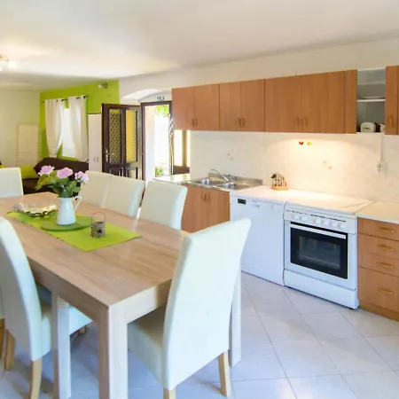 Holiday home Sara - Prc136 By Interhome